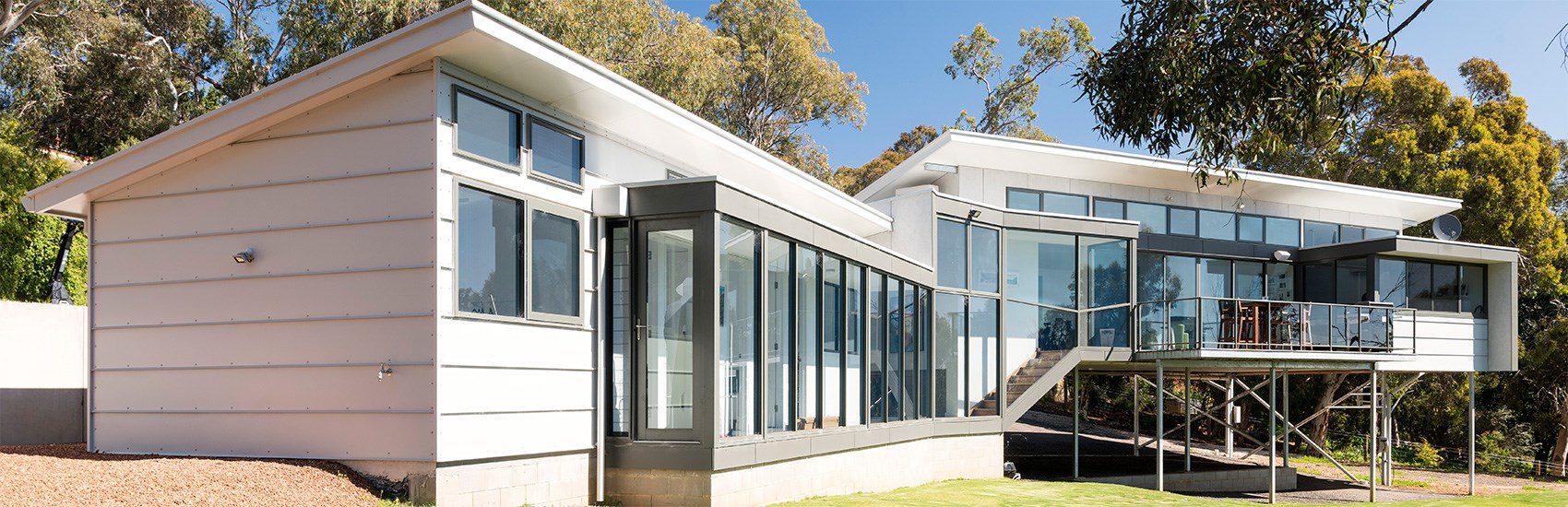 Barestone seamlessly connects with a WA bush backdrop
